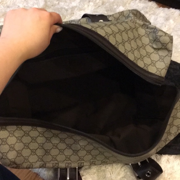 Gucci duffle bag, used only once! - Picture 5 of 8